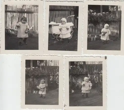 (F8827) 5x Orig. Foto kleines Mädchen mit Puppe im Garten, 1930er