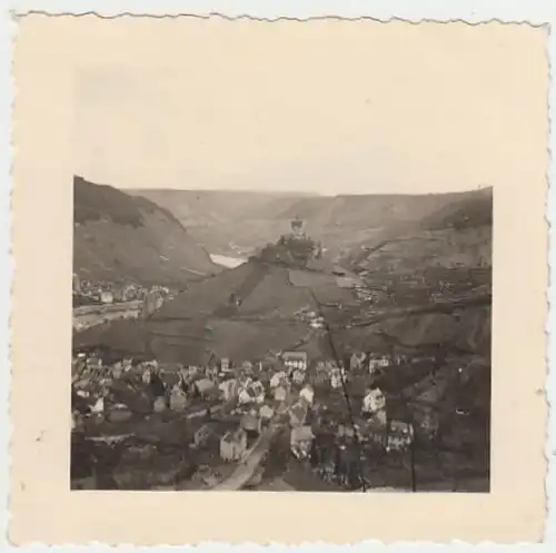 (F875) Orig. Foto Ortschaft mit Burg, unbek., 1940er