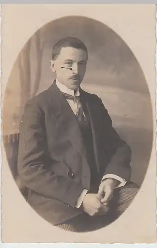 (F8746) Orig. Foto Porträt junger Mann im Oval, 1919