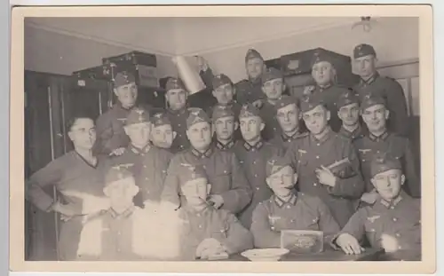 (F8739) Orig. Foto 2.WK Soldaten in der Mannschaftsstube