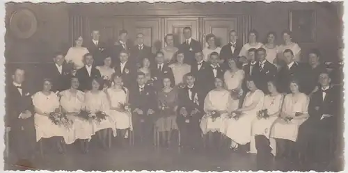 (F8727) Orig. Foto Gruppenbild, Damen mit Blumen, Ehrung, Fest, 1920er