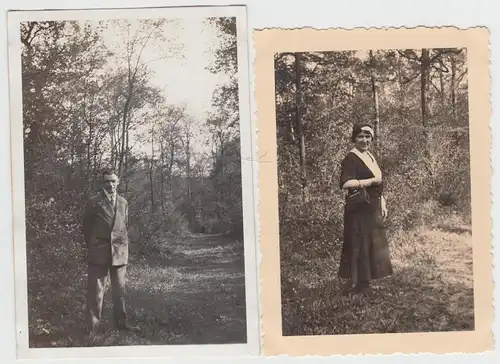 (F8725) 2x Orig. Foto Spaziergang im Wald, 1930er