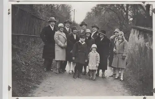 (F8675) Orig. Foto Personen, Gruppe im Freien, Spaziergang 1930er