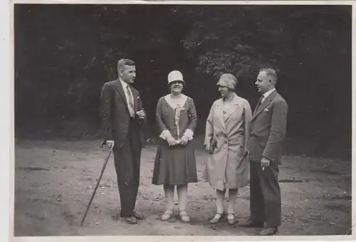 (F8656) Orig. Foto Personen am Waldrand, Spaziergang 1930er