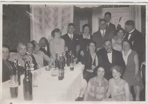 (F8630) Orig. Foto Personen am Tisch, Feier, Fete, 1930er