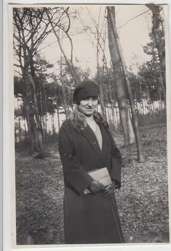 (F8618) Orig. Foto junge Frau im Freien, Spaziergang, 1930er
