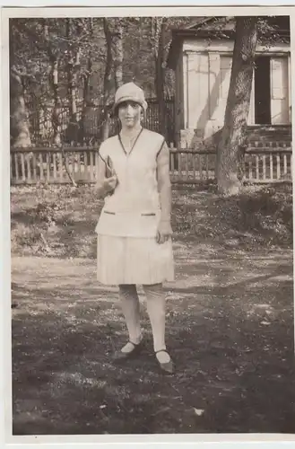 (F8616) Orig. Foto junge Frau im Freien, Spaziergang, 1930er