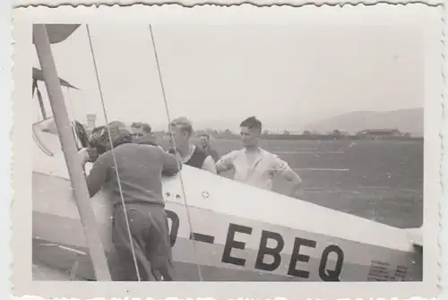 (N694) Orig. Foto, Luftwaffe-Piloten an He 72C, Fliegerhorst Freiburg i.Br., 194