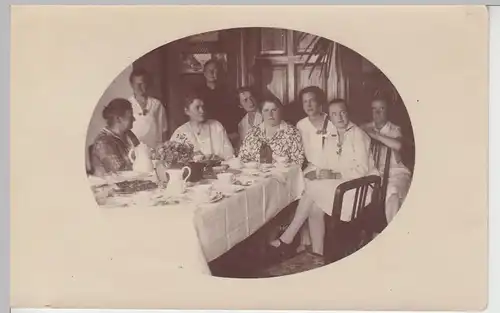 (F8530) Orig. Foto Frauen an der Kaffee-Tafel, im Oval, 1920er