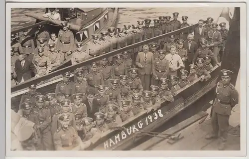 (F8525) Orig. Foto Hamburg, Wehrmacht-Soldaten in einem Boot im Hamburger Hafen
