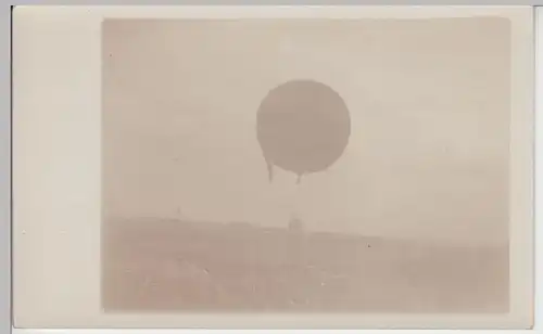 (F8515) Orig. Foto Ballon auf einem Feld, Landung (Start in Erfurt, Steinwiese),