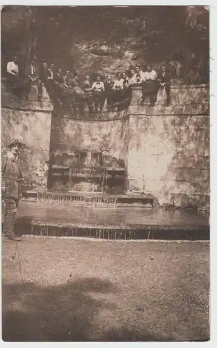 (F8506) Orig. Foto Personen an einer Quelle, Brunnen, vor 1945