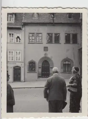 (F8472) Orig. Foto Eisleben, Personen vor Luthers Sterbehaus, vor 1945