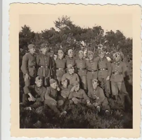 (F846) Orig. Foto Gruppe Wehrmacht-Soldaten im Freien, 1940er