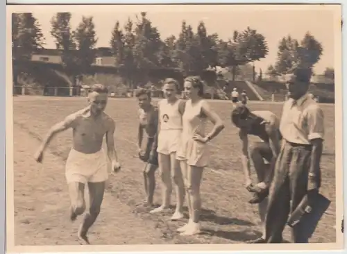 (F8352) Orig. Foto Anzag Sportfest in Mannheim, Läufer auf dem Sportplatz 6.6.19