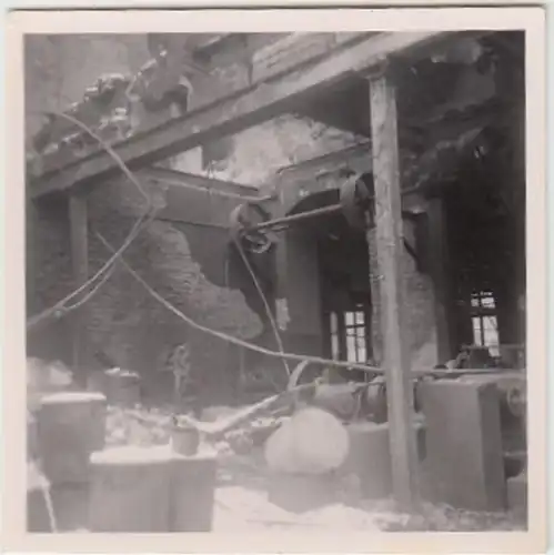 (F833) Orig. Foto zerstörtes Fabrikgebäude, 1945