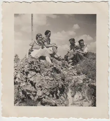 (F8321) Orig. Foto Höhenglücksteig, Personen auf dem Gipfel 1935