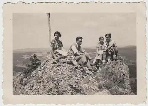 (F8320) Orig. Foto Höhenglücksteig, Personen auf dem Gipfel 1935