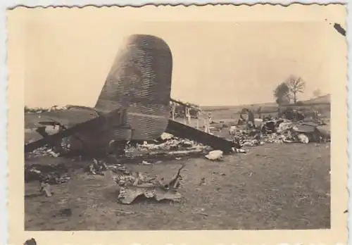 (F831) Orig. Foto zerstörtes / abgeschossenes Junkers-Flugzeug, 1940er