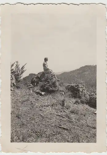 (F8307) Orig. Foto Höhenglücksteig, Dame auf einem Felsen 1935