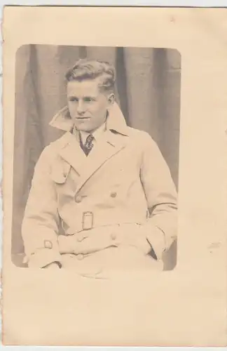 (F8288) Orig. Foto junger Mann im Mantel, 1930er