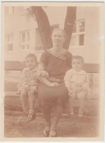 (F8284) Orig. Foto Frau Elly mit d. Kindern Hans und Friedelieb Harnisch 1930