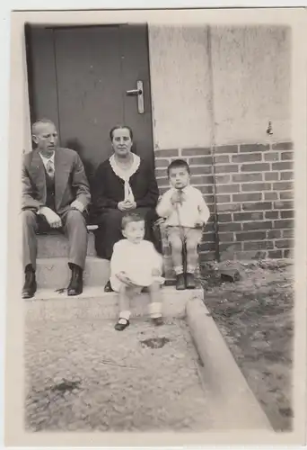 (F8263) Orig. Foto Foto Frau Harnisch mit Kindern Hans und Friedelieb u. Herr vo