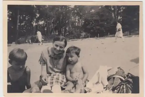 (F8243) Orig. Foto Strandbad Wannsee, Frau mit Kindern am Strand 1929