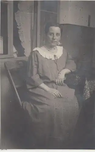 (F8202) Orig. Foto Frau Harnisch in einer Wohnung in Essen 1925