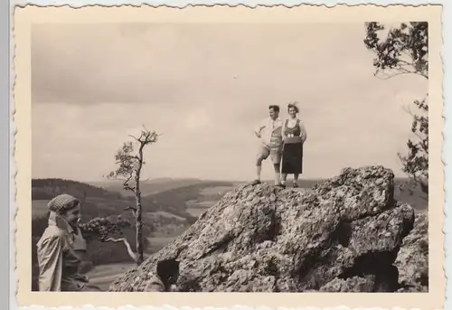 (F8176) Orig. Foto Hansgörgl, Wanderer auf dem Felsen 1935
