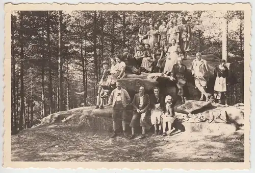 (F8164) Orig. Foto Schüsselstein bei Fischbach, Wandergruppe 1935