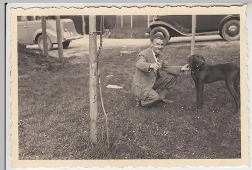 (F8115) Orig. Foto Sackdilling, Herr mit Hund an Waldstraße, Pause mit Pkw 1935