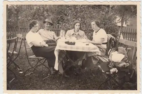 (F8067) Orig. Foto Dießen am Ammersee, Personen in einem Biergarten 1935