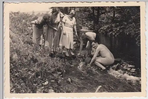 (F8062) Orig. Foto Personen am Fluss Sinn bei Wildflecken, 1935