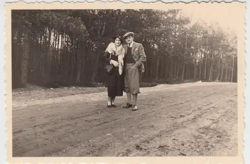 (F8034) Orig. Foto Nürnberg Schießhaus, Personen auf einem Weg 1935