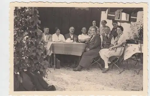 (F8025) Orig. Foto Hohenaschau, Personen im Biergarten 1935