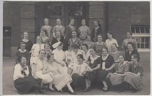 (F7929) Orig. Foto Bad Salzungen, Frauen, Schwester und Neugeborenes vor dem Kur