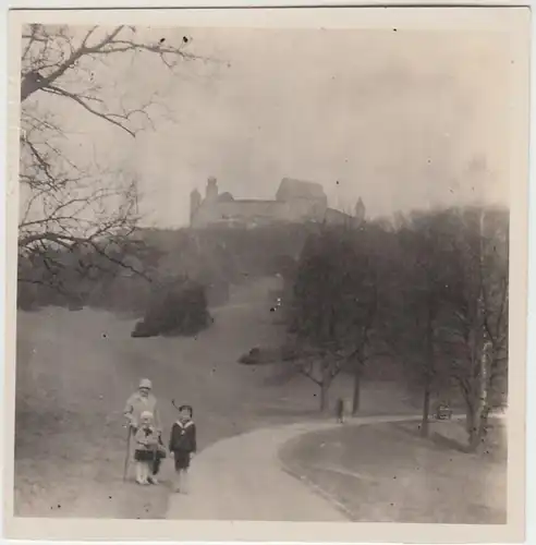 (F7928) Orig. Foto Veste Coburg, Personen auf dem Weg zur Festung, um 1910-20