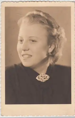 (F7907) Orig. Foto junge Frau, Porträt, Studio Mähr. Trübau vor 1945