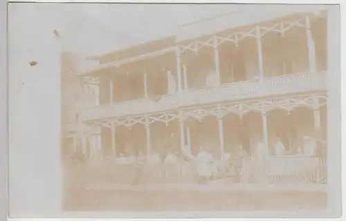 (F7890) Orig. Foto Personen vor dem Hotel Heene, Inh. Gail Schmidt 1910er