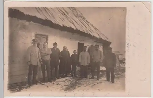 (F7875) Orig. Foto 1.WK Ostfron "Wolga Stroboska", Soldaten an einem Bauernhaus