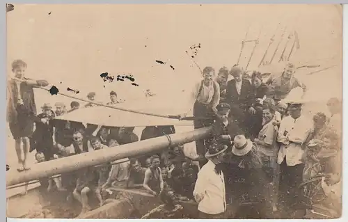 (F7874) Orig. Foto Personen auf einem Segelschiff, um 1910-20
