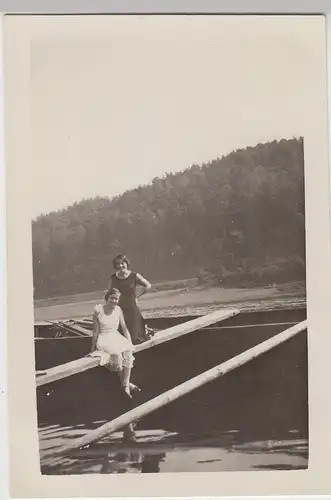 (F7825) Orig. Foto Bad Schandau 1932, junge Damen am Elbufer