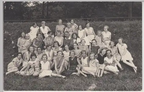 (F7757) Orig. Foto Mädchen vom Landheim Deutscheinsiedel, auf der Spielwiese in
