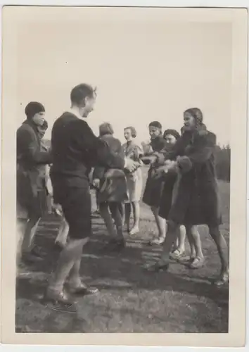 (F7755) Orig. Foto Mädchen vom Landheim Deutscheinsiedel beim Spiel 1929