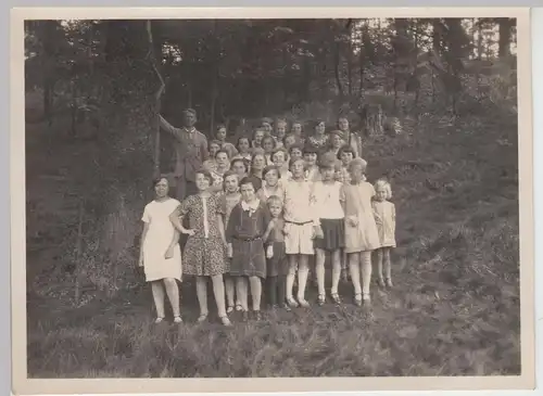 (F7749) Orig. Foto Deutscheinsiedel, Wanderung des Landheims, Mädchen am Bachste