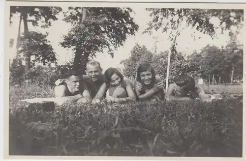 (F7745) Orig. Foto Wunsiedel, Personen auf der Liegewiese, 1931