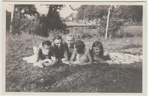 (F7742) Orig. Foto Wunsiedel, Personen auf der Liegewiese, 1931