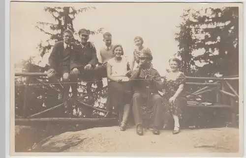 (F7740) Orig. Foto Frauen und Soldaten am "Ruheplätzchen", bei Wunsiedel, Bad Be