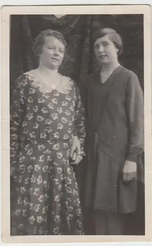 (F7729) Orig. Foto Frau u. Mädchen a.d. Balkon, zu Edith Müller's Konfirmation 1